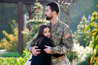 Barwy szczęścia odc. 2791. Gabrysia Niedzielska (Marta Juras), żołnierz Jack (Paweł Peterman)