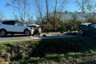 Poważny wypadek pod Mielcem. Czołowe zderzenie forda i hyundaia. 1,5-roczne dziecko zabrał śmigłowiec [ZDJĘCIA]