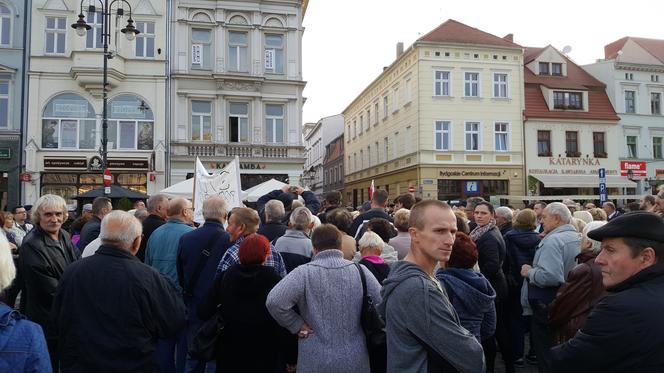 Protest mieszkańców ADM w Bydgoszczy. Ich czynsz to 10,80 zł za m2