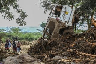 Dramatyczna sytuacja w afrykańskim kraju. Turyści przez to utknęli na drzewach!