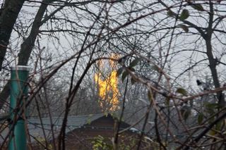 Słup ognia nad Krakowem. Potężny pożar gazu na popularnym osiedlu