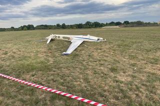 Na płycie lotniska w Toruniu rozbił się szybowiec!  Pilot się katapultował
