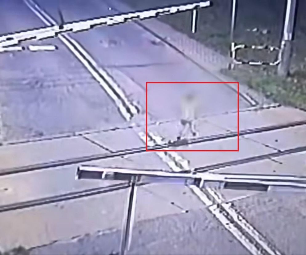 Wstrząsające nagranie pokazali policjanci z Mikołowa. 6-latek bawił się na torach, potem przejeżdża pociąg