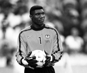 Nie żyje Peter Rufai. Książę, który odrzucił tron, aby zostać legendą futbolu