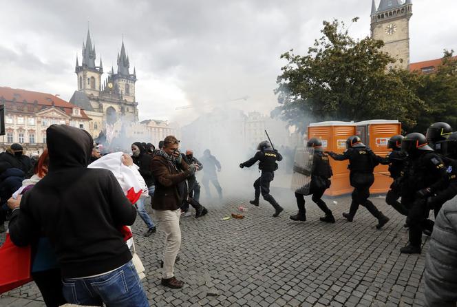 Protesty antymaseczkowców w Pradze
