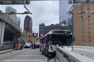 Koszmarny wypadek na terminalu autobusowym. 16 osób rannych autobus rozbity o przegrodę