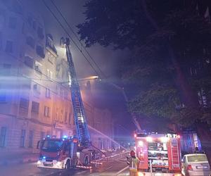 Pożar w Poznaniu. Wielu strażaków rannych. W czasie działań gaśniczych doszło do eksplozji [ZDJĘCIA].