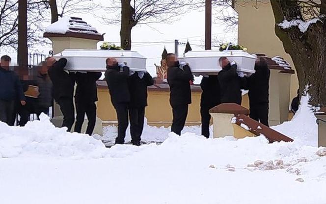 Julcię i Szymka pochowano w białych trumienkach