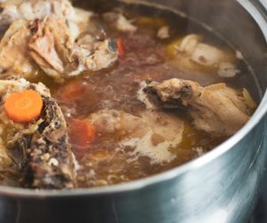 Pasożyty w kurczakach. Tych części nigdy nie wrzucaj do garnka