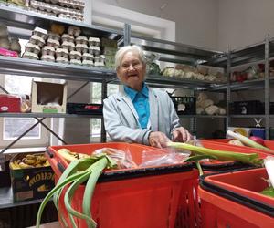 Najstarsza wolontariuszka w Lesznie. Pani Ewa ma 95 lat i codziennie pomaga w Leszczyńskim Banku Żywności