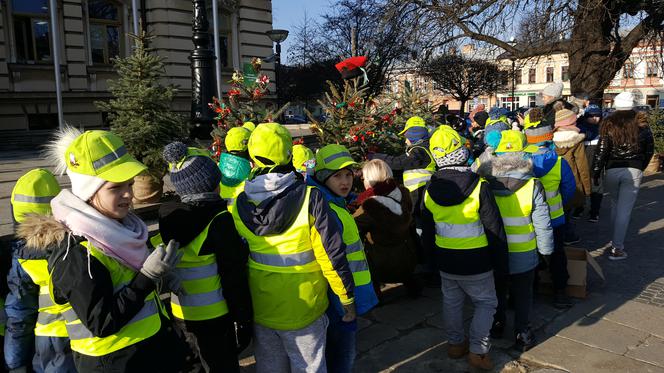 Oddalibyście choinkę w ręce dzieci? Oni to zrobili!