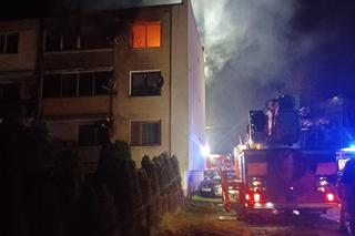 Nocny pożar w Działdowie, 49-latek ratował się skacząc z okna