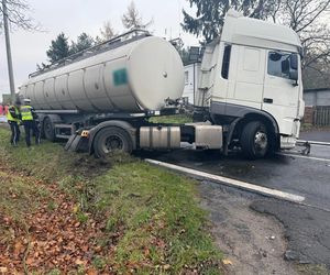 Śmiertelny wypadek pod Szamotułami. Dwie osoby z infiniti zginęły w zderzeniu z cysterną [ZDJĘCIA].