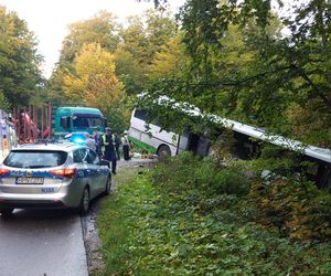 Wypadek w powiecie puckim. Autobusem jechali uczniowie