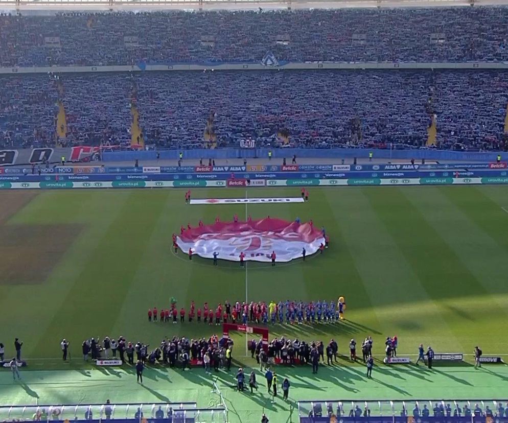 Ruch - Wisła: Fatalna murawa na stadionie