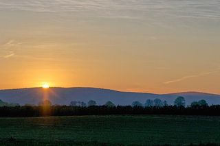 Zachód słońca nad Pasmem Jeleniowskim Gór Świętokrzyskich