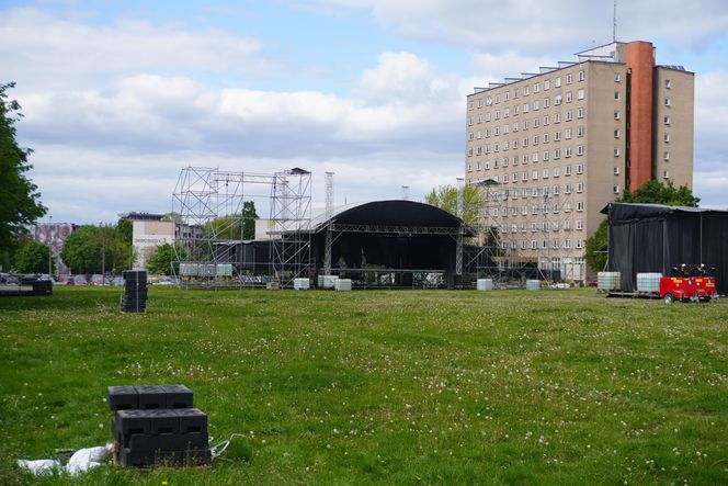 Miasteczko juwenaliowe w budowie