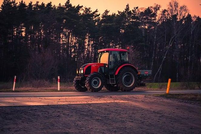 Naćpany traktorzysta wpadł na krajowej „6”