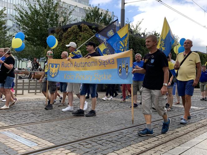 Marsz Autonomii Śląska przeszedł ulicami Katowic. "Hajmatu nie oddomy"