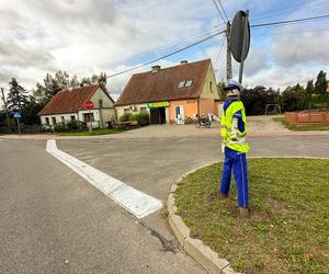 Porządku na drodze pilnuje stróż prawa z drewna