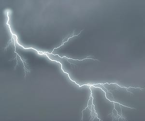 Dolnośląskie. IMGW ostrzega przed intensywnymi burzami oraz upałami