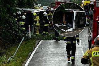 Autokar z dziećmi wylądował w rowie! Sześć osób rannych, droga zablokowana [AKTUALIZACJA]