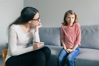 Kiedy z dzieckiem pójść do psychologa, a kiedy do pedagoga i psychiatry?