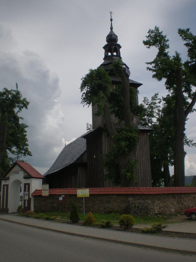 To dawna wieś rycerska w Małopolsce. Znajduje się w niej słynny kamieniołom 