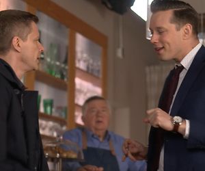 Na Wspólnej na planie: Robert Tadeusiak (Dariusz Wnuk), Aneta Siwek (Dorota Krempa), Darek Żbik (Michał Mikołajczak), Włodek (Mieczysław Hryniewicz)