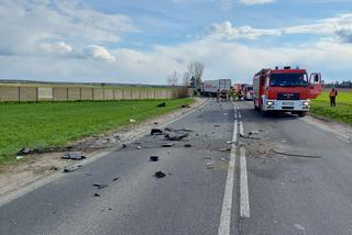 Zablokowana droga krajowa nr 9. TIR zderzył się z autem osobowym