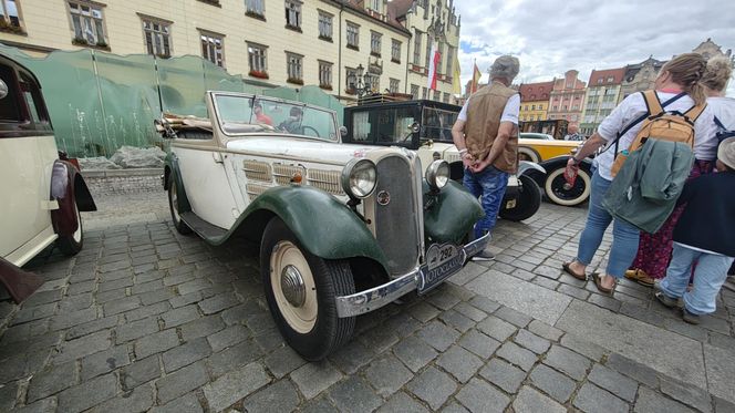 Parada zabytkowych samochodów