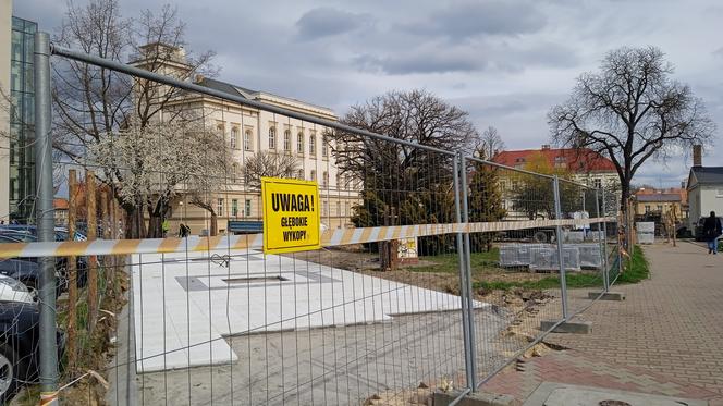 Modernizacja placu Słowiańskiego w Zielonej Górze. Jak przebiegają prace?