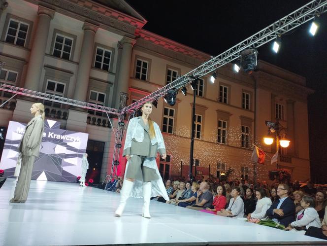 RADOM FASHION SHOW