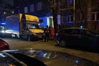 Makabra na Mokotowie. Zwłoki 60-letniego mężczyzny leżały na środku chodnika  