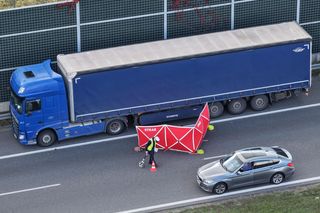 Śmiertelne potrącenie na A2. Nie żyje 71-letni kierowca ciężarówki