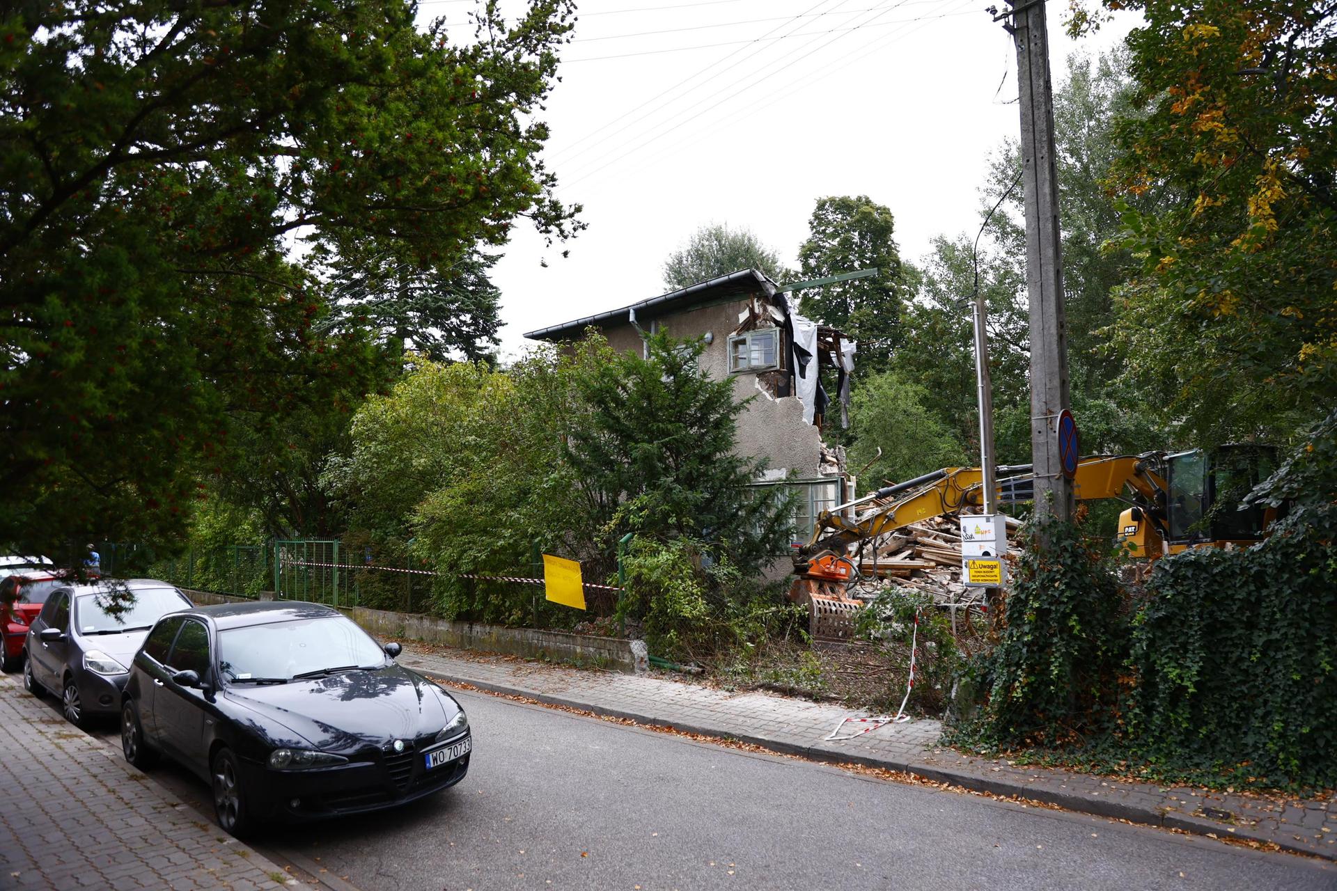 Rozbiórka domu przy Grębałowskiej w Warszawie