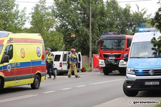 Kobiet ani mężczyzn nie można było przesłuchać. Ich 43-letnia znajoma nie przeżyła uderzenia o mur