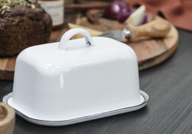 Domowe akcesoria emaliowane