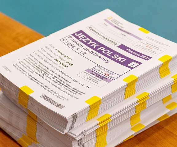 Matura polski 2025 - PRZECIEKI. Jaki będzie temat i lektura? Rozprawka czy wypracowanie?
