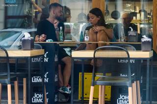 MUCHA ZAPOMNIAŁA SPODNI.