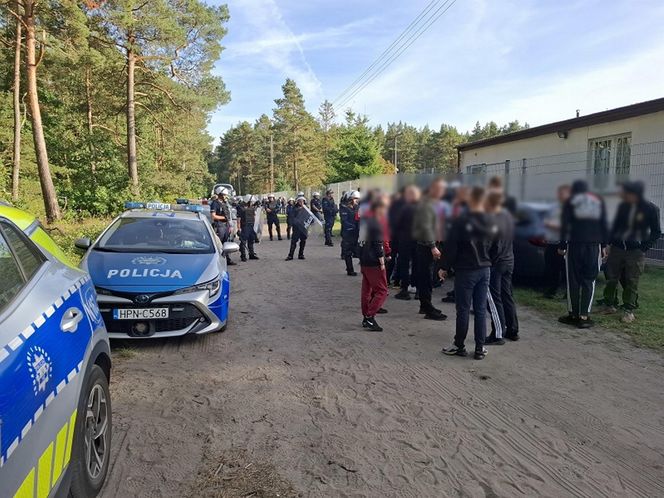 Ze stadionu prosto do celi! Kibice odpalili race i petardy!