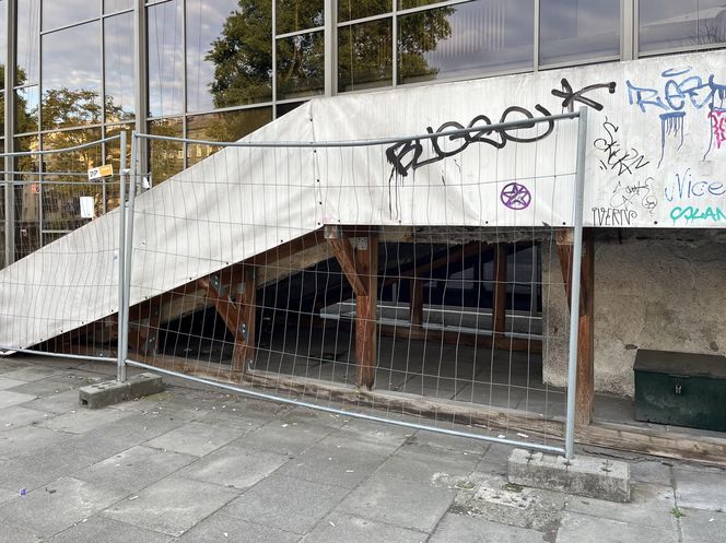 Taras między Hotelem Cracovia i Kinem Kijów. Czy nadaje się jeszcze do remontu?