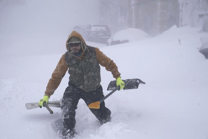 USA/22 ofiary śmiertelne potężnej burzy śnieżnej; 1,5 mln ludzi bez prądu