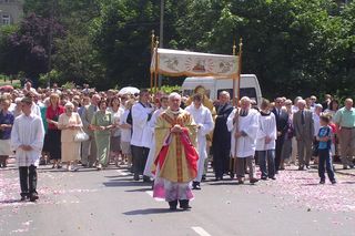 Czy w Boże Ciało trzeba iść do kościoła? Czy procesja jest obowiązkowa?