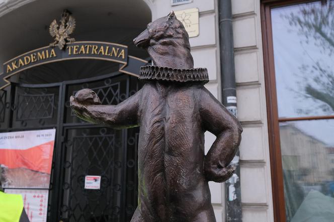Na ulicach Białegostoku pojawiły się rzeźby niedźwiadków. Jest m.in. student, aktor i hetman