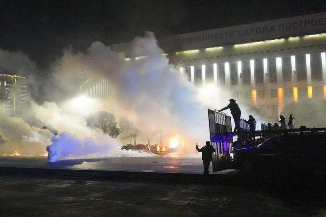 Prezydent przyjął dymisję rządu. Tłumy na ulicach, protesty w Kazachstanie