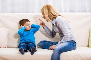 Dowolność czy rozkaz. Co wywiera lepszy wpływ na dziecku?