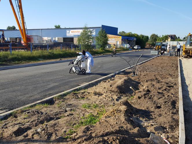 Do tunelu pod torami koło Okrężnej po twardym