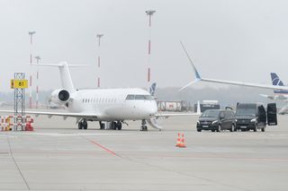 Robert De Niro już w Polsce. Aktor przyłapany na lotnisku w Warszawie