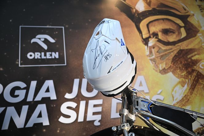 Bartosz Zmarzlik przekazał motocykl 11-letniemu Kubie